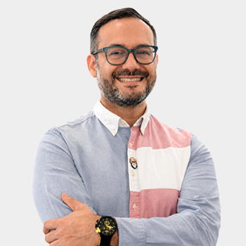 Photograph of Professor Diego Hernandez