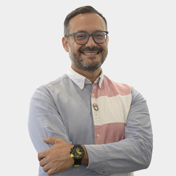Photograph of Professor Diego Hernandez