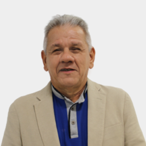 Professor Jorge Enrique Meneses Flórez of the School of Mechanical Engineering, UIS, is presented to the general public and the educational community. The photo was taken in close-up, with a white background, and the professor is positioned in the center.