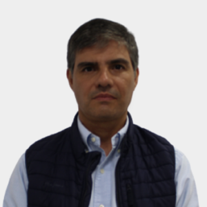 Professor Julián Ernesto Jaramillo Ibarra of the School of Mechanical Engineering, UIS, is presented to the general public and the educational community. The photo was taken in close-up, with a white background, and the professor is positioned in the center.