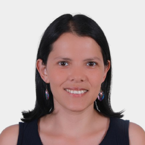 Introducing to the general public and the educational community the professor from the School of Biology at the Industrial University of Santander, Luz Nayibe Garzón Gutiérrez. The photo was taken in close-up, white background, and the professor is centered.