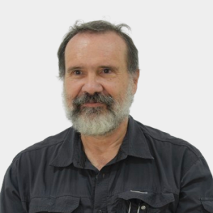 The photo was taken in close-up, white background, and the professor is centered.