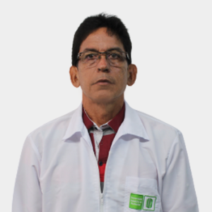 The professor in the Department of Basic Sciences, Gerardo Muñoz Mantilla, is presented to the general public and the educational community. The photo was taken in close-up, with a white background, and the professor is centered.