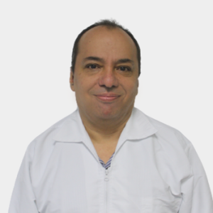 The professor of the Department of Gynecobstetrics at the School of Medicine, Janer Sepúlveda Agudelo, is presented to the general public and the educational community. The photo was taken in close-up, white background, and the professor is positioned in the center.