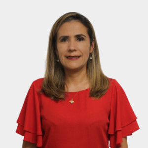 The professor of the School of Petroleum Engineering, Olga Patricia Ortiz Cancino, is presented to the general public and the educational community. The photo was taken in close-up, with a white background, and the professor is situated in the center.