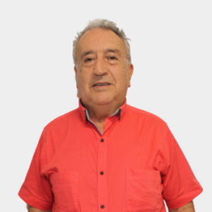 The professor of the School of Industrial Design, Álvaro Alfredo Vallejo Pabón, is introduced to the general public and the educational community. Mechanical Engineer. The photo was taken in the foreground, white background and the professor is located in the center.