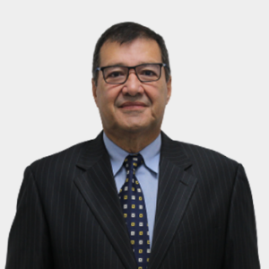 Luis Eduardo Hernández González, a professor in the School of Medicine's Department of Surgery, is introduced to the general public and the educational community. The photo was taken in close-up, against a white background, with the professor centered.