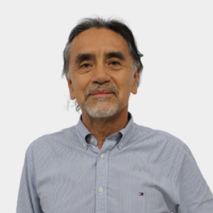 Professor Ricardo Alfredo Cruz Hernández of the School of Civil Engineering, UIS, is presented to the general public and the educational community. The photo was taken in close-up, with a white background, and the professor is positioned in the center.