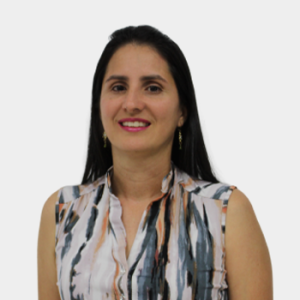 Professor Silvia Juliana Tijo López of the School of Civil Engineering, UIS, is presented to the general public and the educational community. The photo was taken in close-up, with a white background, and the professor is positioned in the center.