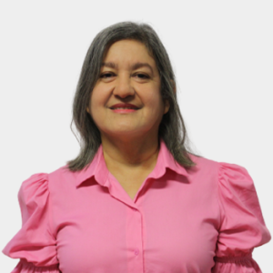 The professor of the Department of Pediatrics, Argenida Blanco, is introduced to the general public and the educational community. The photo was taken in close-up, with a white background, and the professor is situated in the center.