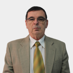 The professor in the Department of Basic Sciences, Carlos Arturo Conde Cotes, is presented to the general public and the educational community. The photo was taken in close-up, with a white background, and the professor is centered.