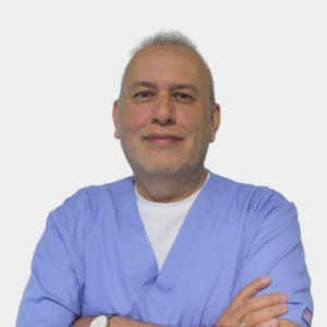 The professor of the Department of Gynecobstetrics at the School of Medicine, Juan Carlos Otero Pinto, is presented to the general public and the educational community. The photo was taken in close-up, white background, and the professor is positioned in the center.