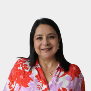 The professor of the School of Nursing, María Teresa Fajardo Peña, is introduced to the general public and the educational community. Master's in Nursing. The photo was taken in close-up, with a white background, and the professor is situated in the center.