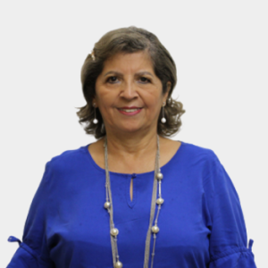 The professor of the School of Arts and Music, Patricia Casas Fernández, is presented to the general public and the educational community. The photo was taken in close-up, on a white background, and the professor is positioned in the center.