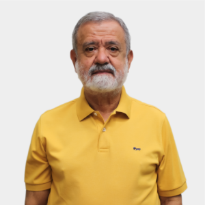The professor of the School of Social Work, Juan Manuel Latorre Carvajal, is presented to the general public and the educational community. The photo was taken in close-up, with a white background, and the professor is positioned in the center.