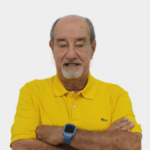The professor of the Department of Physical Education and Sports, Reynaldo Moreno Rey, is presented to the general public and the educational community. The photo was taken in close-up, with a white background, and the professor is positioned in the center.