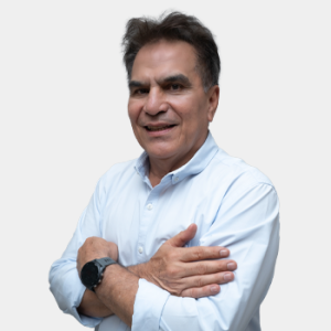 Fotografía frontal del profesor Alberto David Pertuz