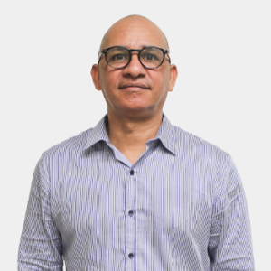 Fotografía frontal del profesor Arnoldo Rafael Teheran