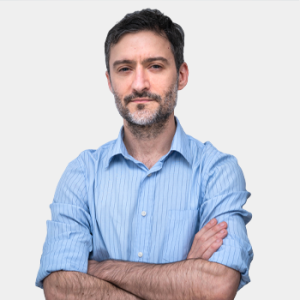 Fotografía frontal del profesor Bruno Longoni Torti