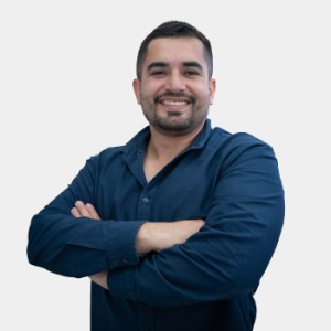 Fotografía frontal del profesor Carlos Jose Paez