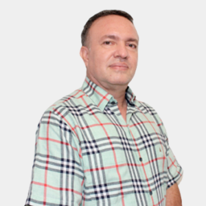 Front photograph of Professor Carlos Leonardo Beltrán Ríos
