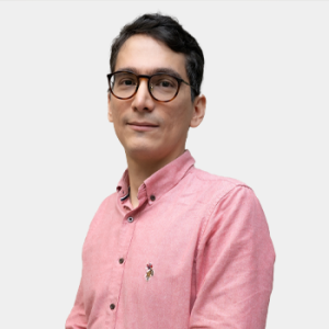 The photo was taken in the foreground, white background and Professor Dairon Alfonso Rodriguez is located in the centre.