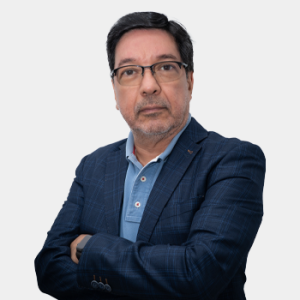 The photo was taken in the foreground, white background and Professor Dario Yesid Peña is located in the centre.