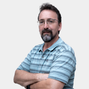 The photo was taken in the foreground, white background and Professor Edgar Augusto Sarmiento is located in the centre.