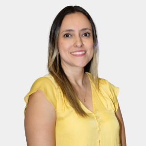 Eliana Marcela Peña Tibaduiza, professor of the School of Industrial and Business Studies, is introduced to the general public and the educational community.