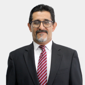 The professor of the School of Petroleum Engineering, Emiliano Ariza León, is presented to the general public and the educational community.