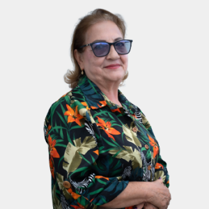 Fotografía frontal de la profesora Esperanza Aguilar