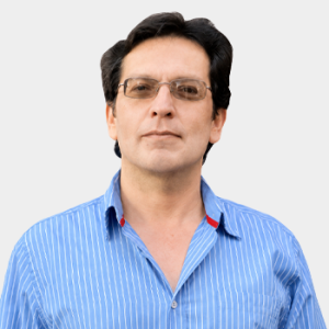 Fotografía frontal del profesor Fernando Antonio Rojas Morales