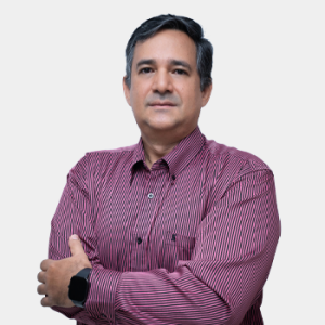 Fotografía frontal del profesor Gilberto Arenas Díaz