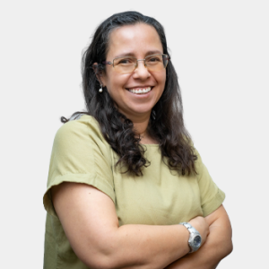 Fotografía frontal de la profesora Giovanna Rincón Cruz
