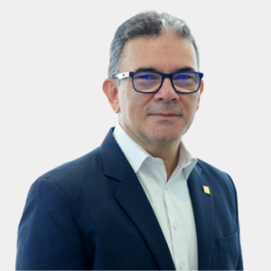 The photo was taken in the foreground, white background and Professor Gonzalo Alberto Patiño is located in the centre.