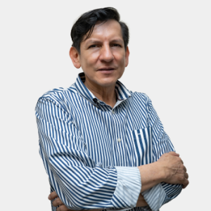 Fotografía frontal del profesor Hector Hernandez
