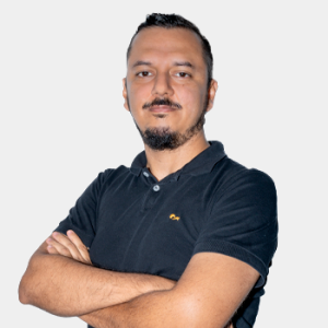 Fotografía frontal del profesor Ivan Serna Suarez