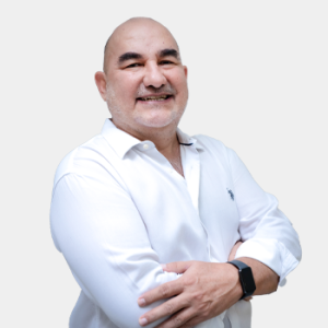 Fotografía frontal del profesor Jorge Enrique Fiallo Leal