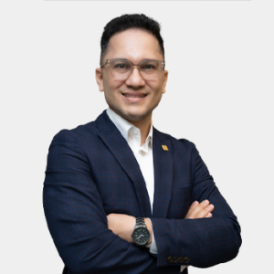 The photo was taken in the foreground, white background and Professor Jorge Enrique Pulido is located in the centre.