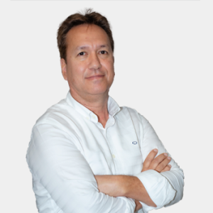 Juan Benjamín Duarte Duarte, professor of the School of Industrial and Business Studies, is introduced to the general public and the educational community.