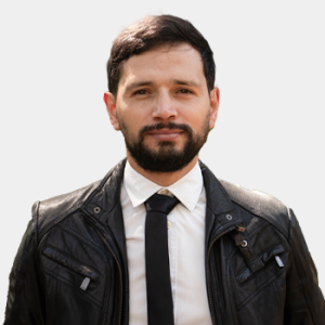 Juan Felipe Reyes Rodríguez – 03 Se presenta al público general y la comunidad educativa al profesor de la Escuela de Estudios Industriales y Empresariales, Juan Felipe Reyes Rodríguez. Doctor en Administración. La foto fue tomada en primer plano, fondo blanco y el profesor está situado en el centro.