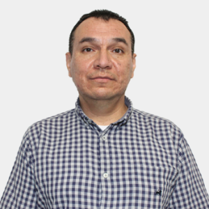 Fotografía frontal del profesor Juan Manuel Urbina