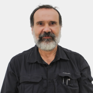 Front photograph of Professor Luis Alberto Nuñez