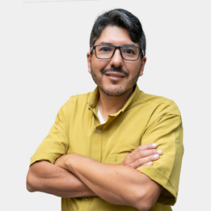 The photo was taken in the foreground, white background and Professor Manuel leonardo Prado is located in the centre.