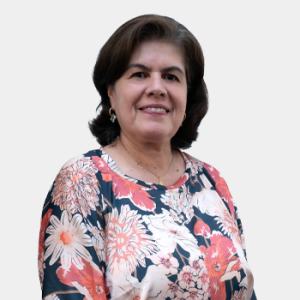 Fotografía frontal de la profesora Maria Solange