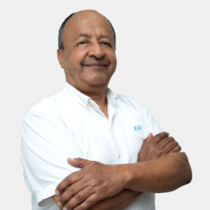 Fotografía frontal del profesor Mario García González
