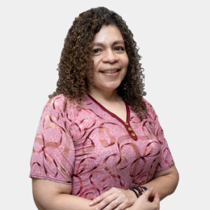 Fotografía frontal de la profesora Olga Uribe
