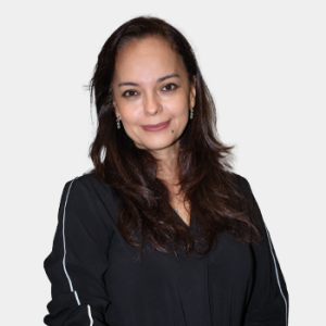 The photo was taken in the foreground, white background and Professor Piedad Arenas is located in the centre.