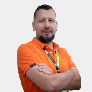 Fotografía frontal del profesor Rogelio Ospina Ospina