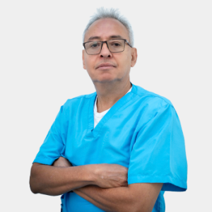 Fotografía frontal del profesor Saul Alvarez Robles